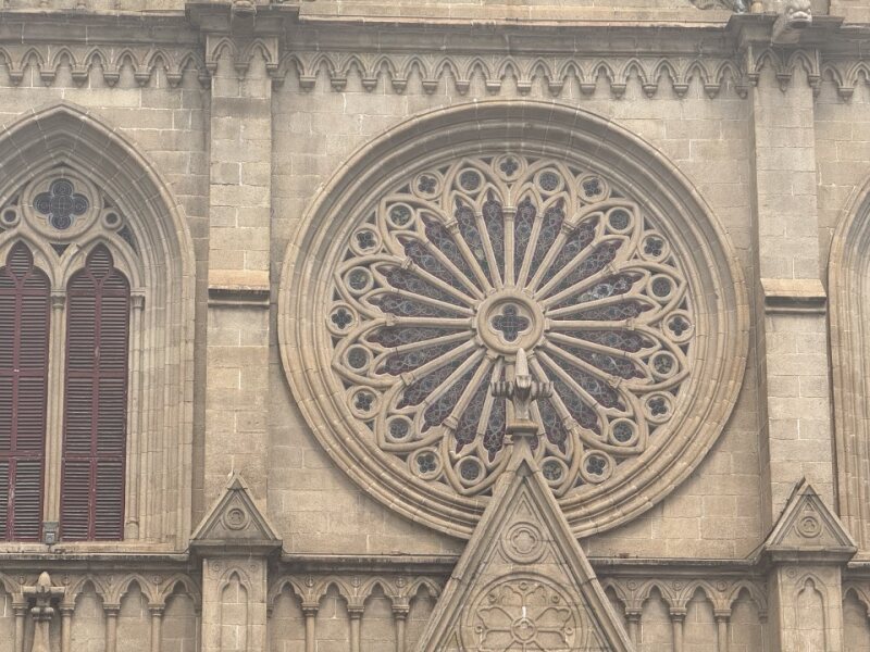 哥特玫瑰花窗特写