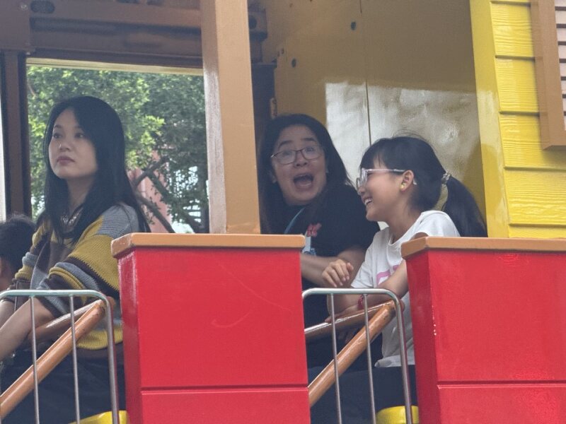 火车上的快乐时光 Happy moment on the train ride