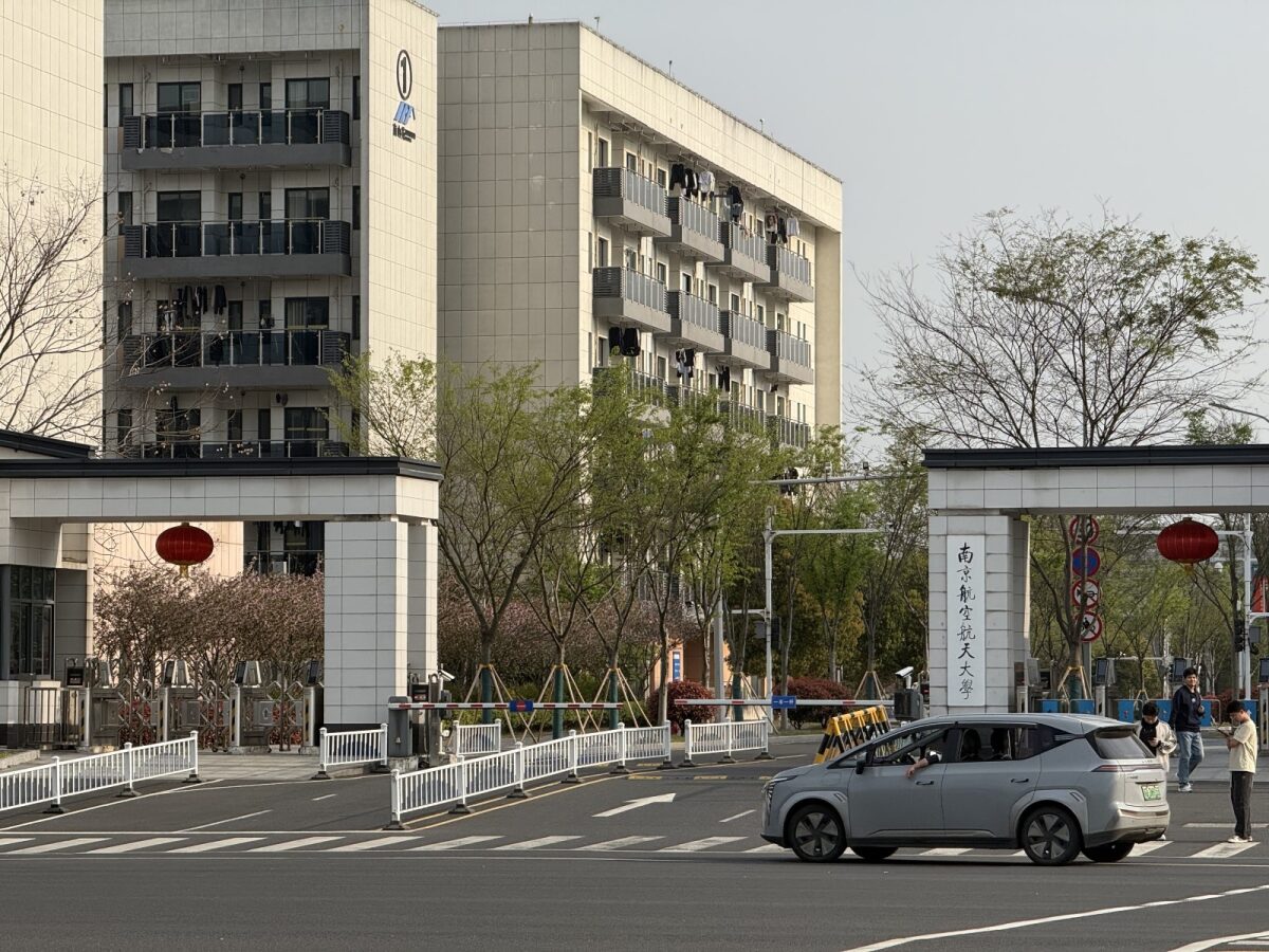 溧阳某处——街景或建筑入口 / Somewhere in downtown Liyang